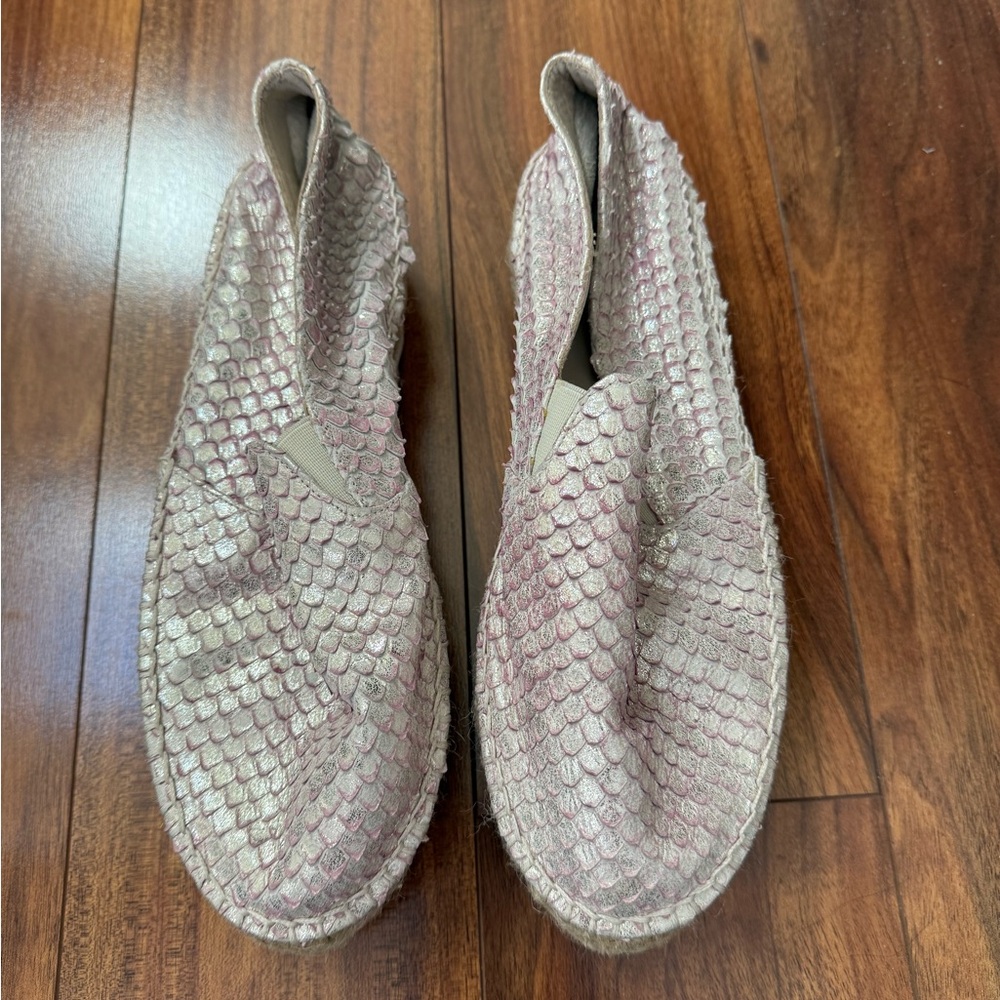 Espadrilles snake